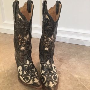 Gorgeous Corral Vintage cowboy boots black